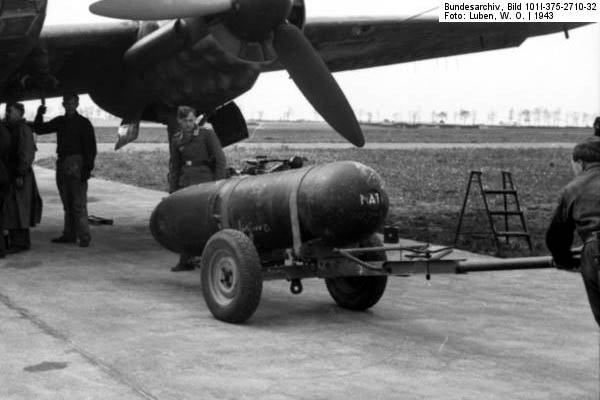 Bundesarchiv_Bild_101I-375-2710-32,_Flugzeug_Junkers_Ju_88,_Beladen_mit_Bomben