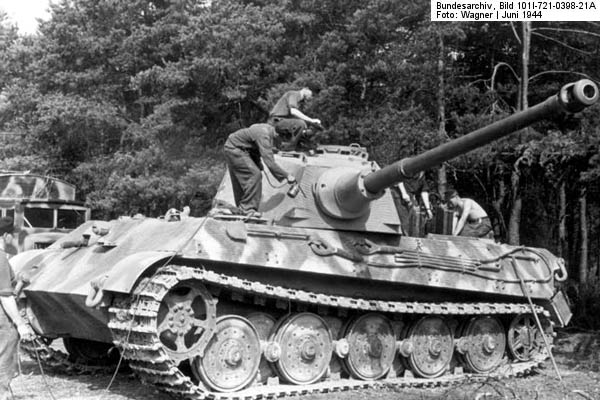Bundesarchiv_Bild_101I-721-0398-21A,_Frankreich,_Panzer_VI_(Tiger_II,_Knigstiger)